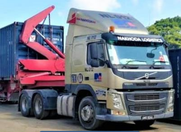 Side-Loader Haulage Truck